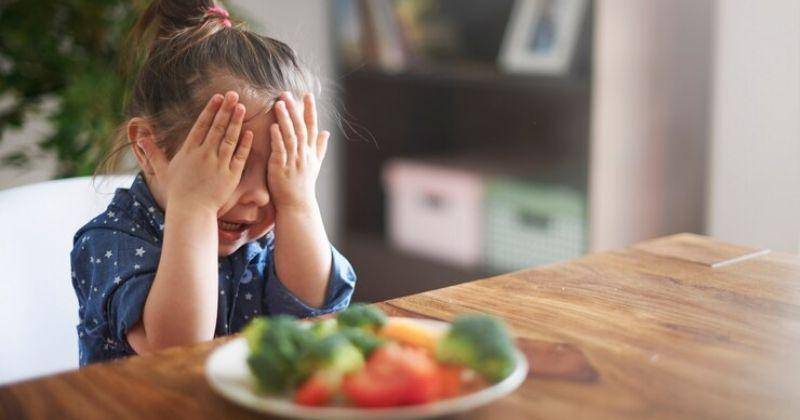 Anak GTM Kalau Nggak Makan Sambil Nonton, Bagaimana Mengatasinya?